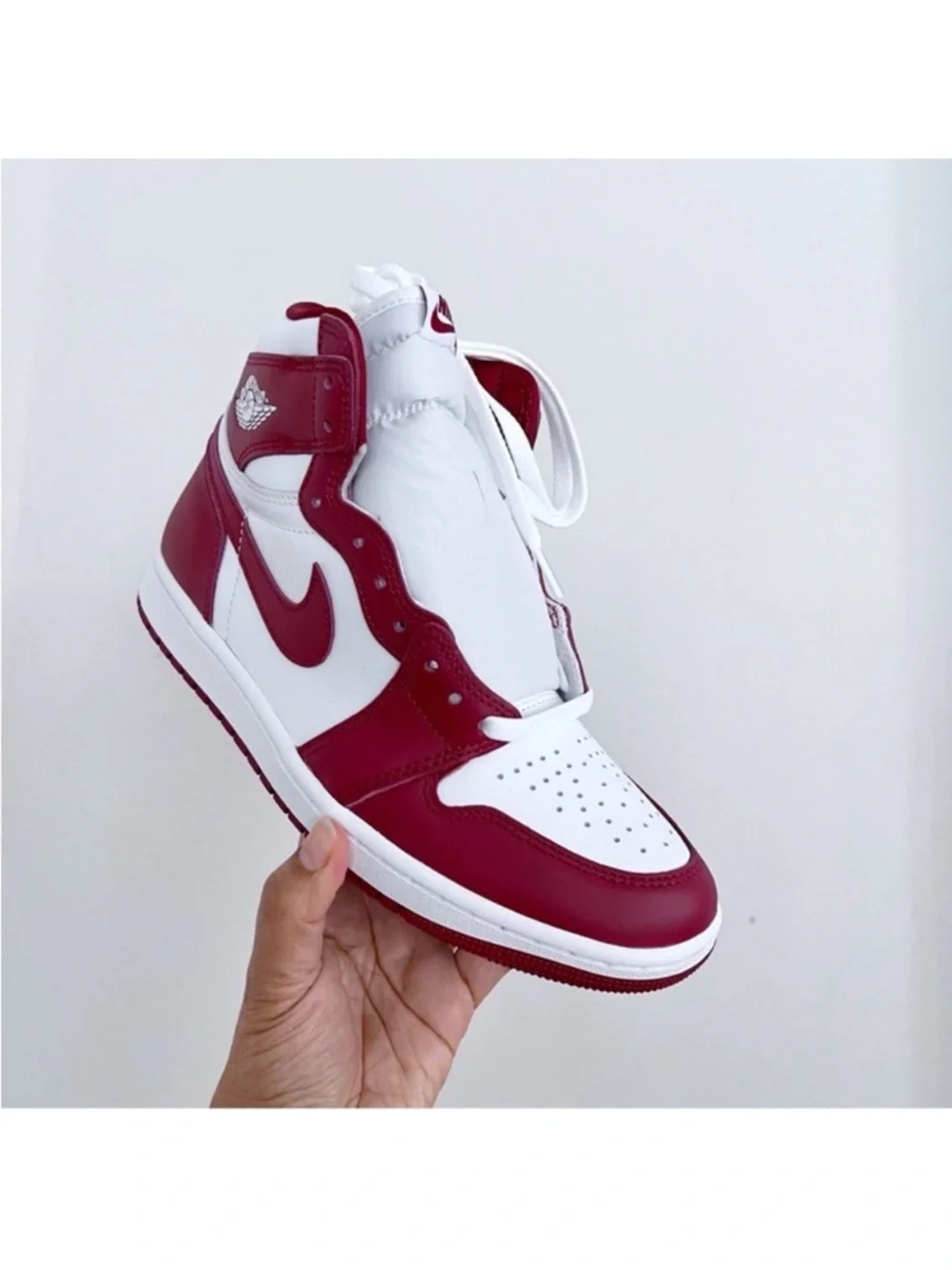 Nike Air Jordan 1 Retro High OG  White & Red Sneakers Men’s 8 / Women’s 9.5